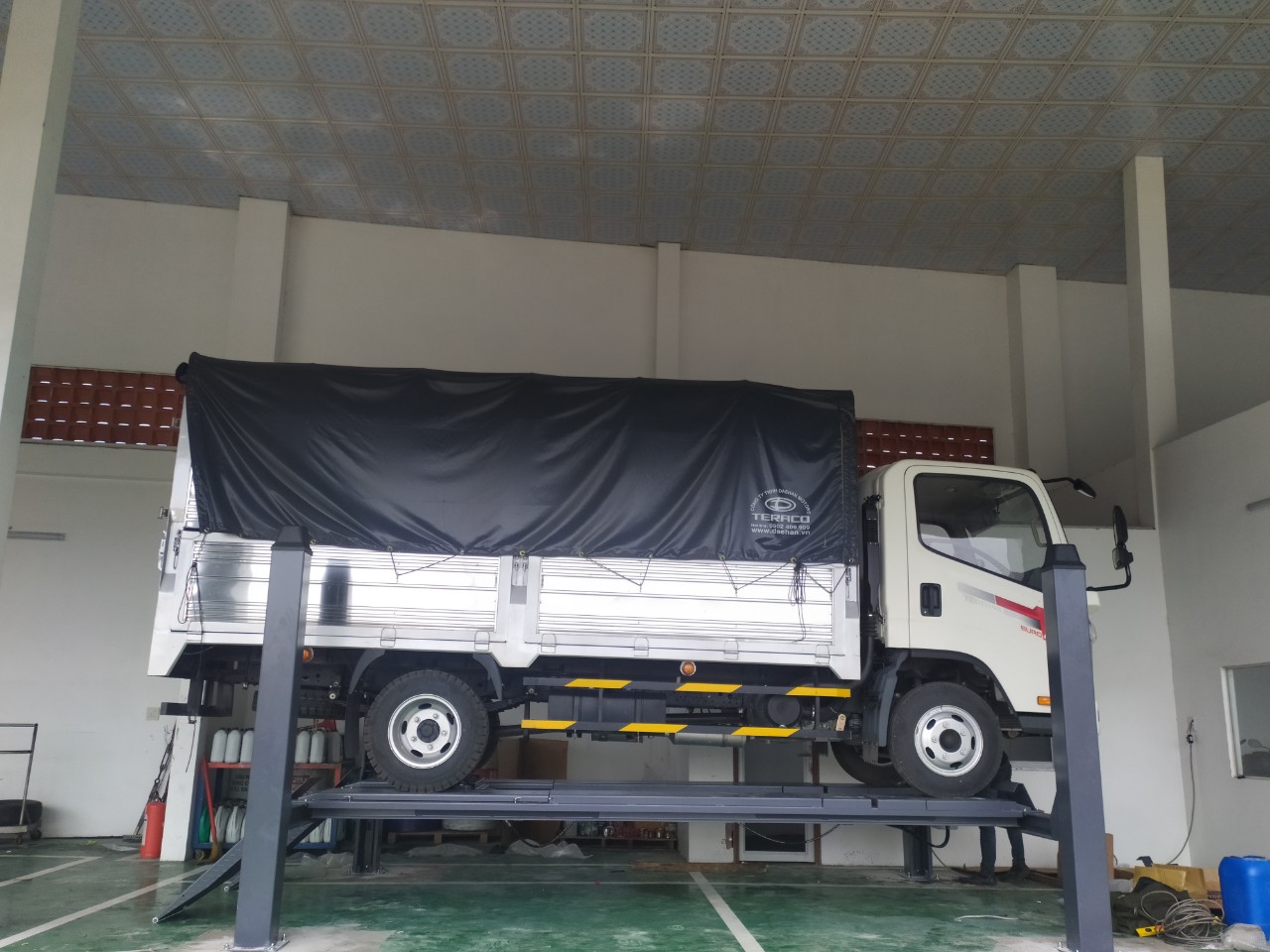 Cầu nâng 4 trụ loại cầu nâng có chức năng kiểm tra góc lái FLW45311