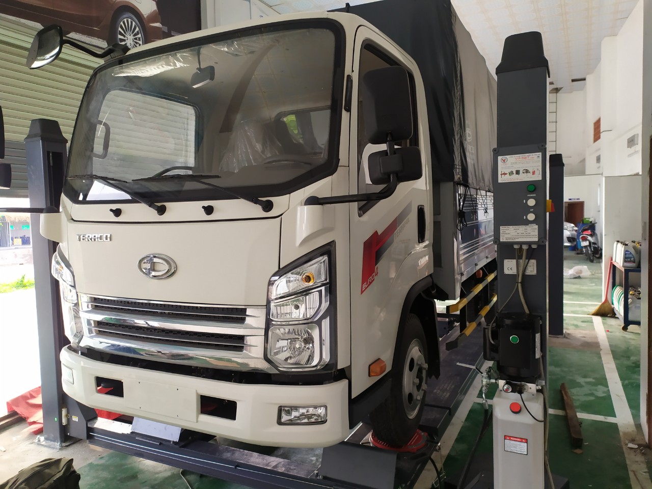 Cầu nâng 4 trụ loại cầu nâng có chức năng kiểm tra góc lái FLW45311